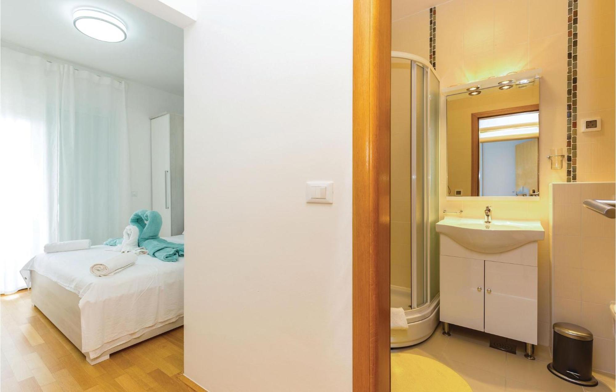Cozy Apartment In Crikvenica With House Sea View Exteriör bild