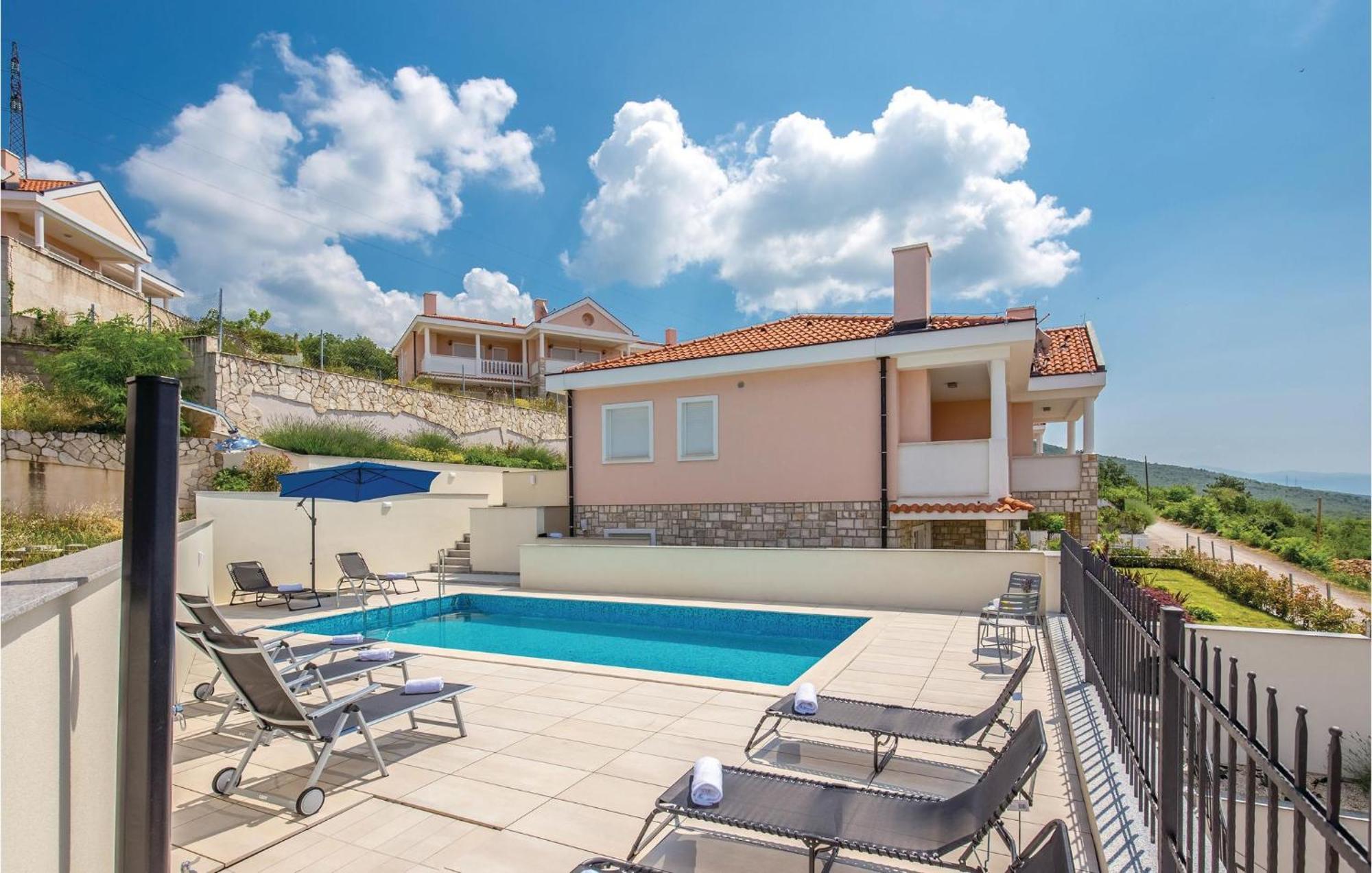 Cozy Apartment In Crikvenica With House Sea View Exteriör bild