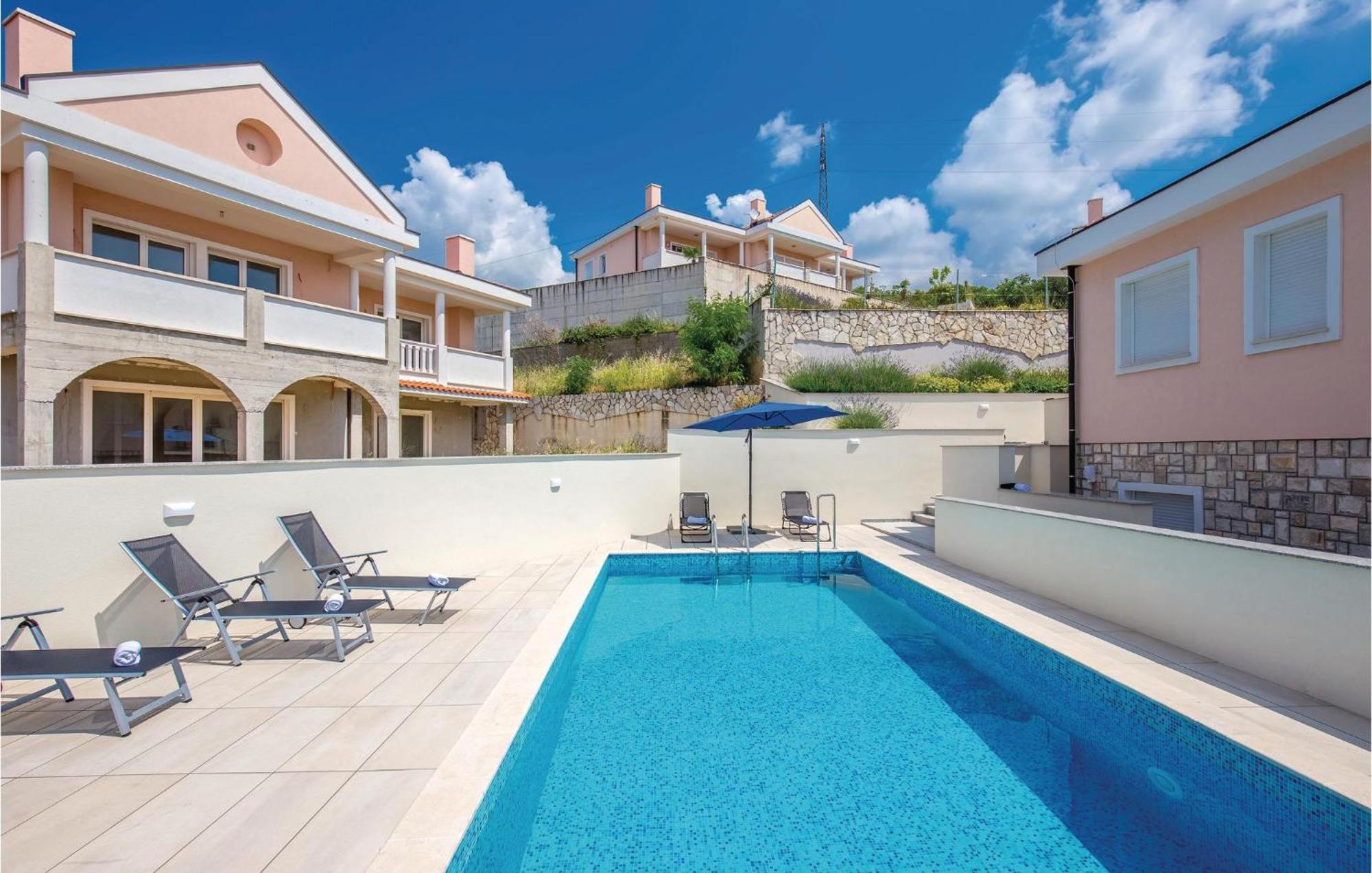 Cozy Apartment In Crikvenica With House Sea View Exteriör bild