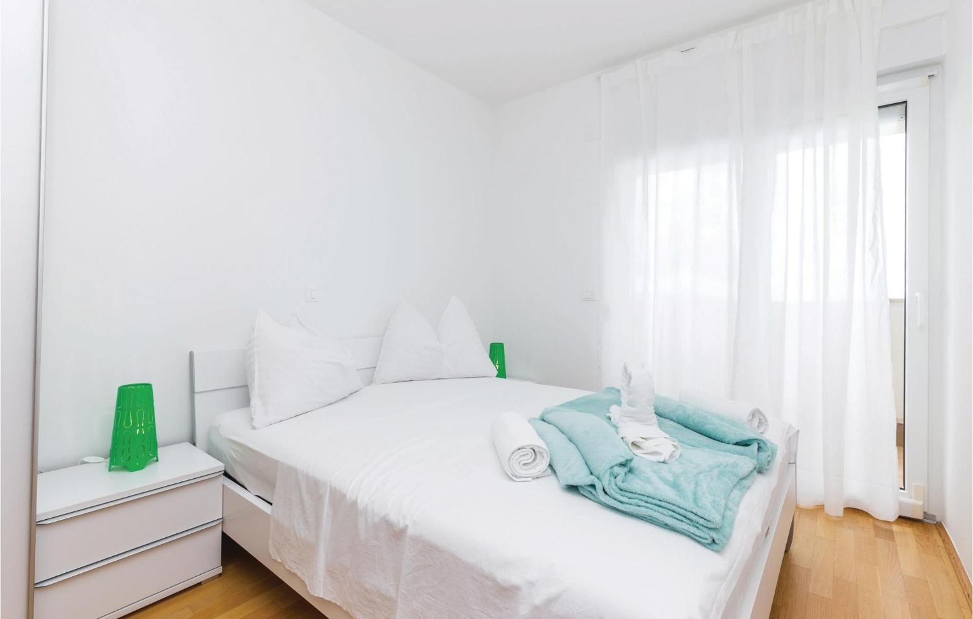 Cozy Apartment In Crikvenica With House Sea View Exteriör bild