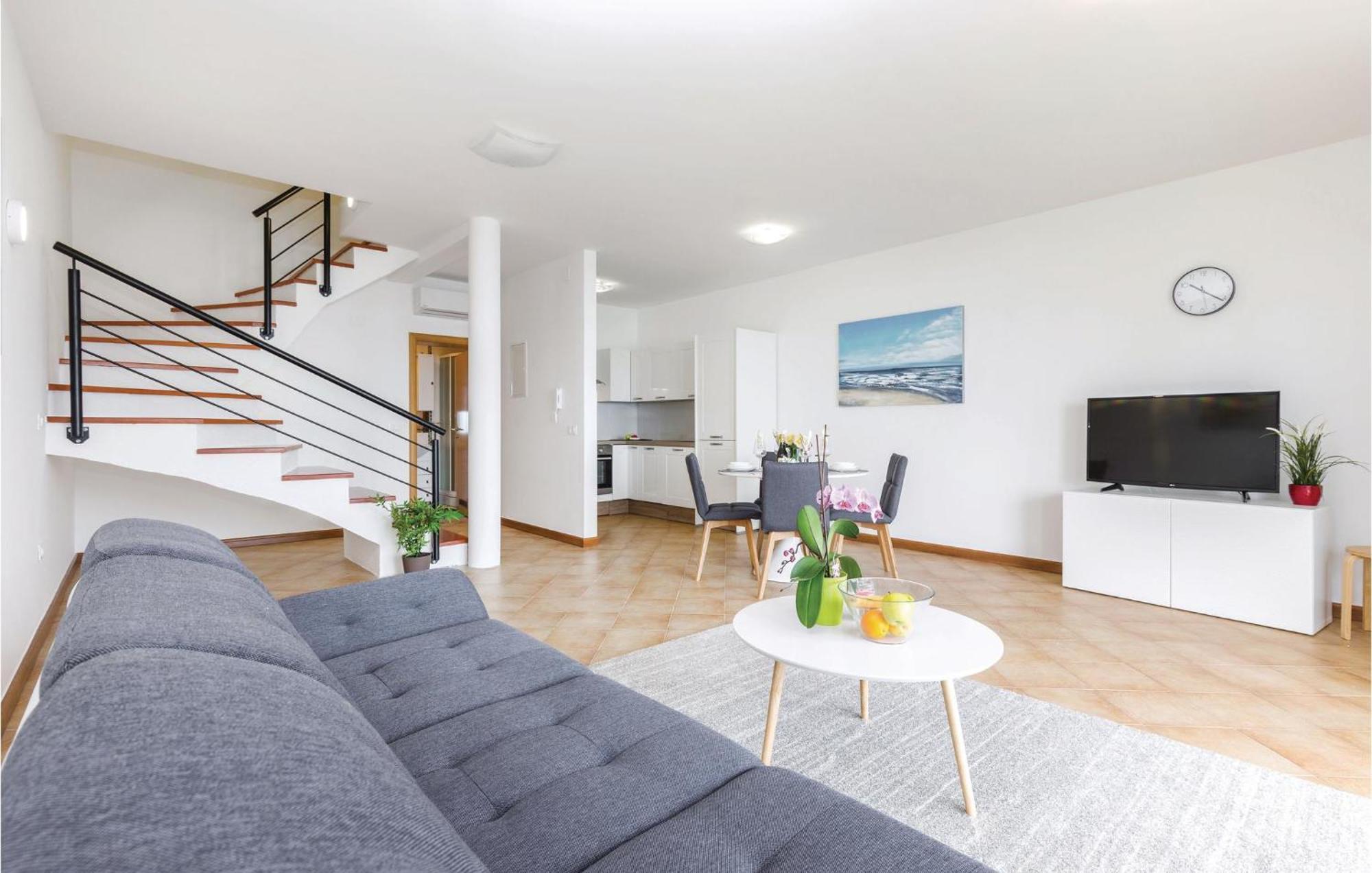 Cozy Apartment In Crikvenica With House Sea View Exteriör bild