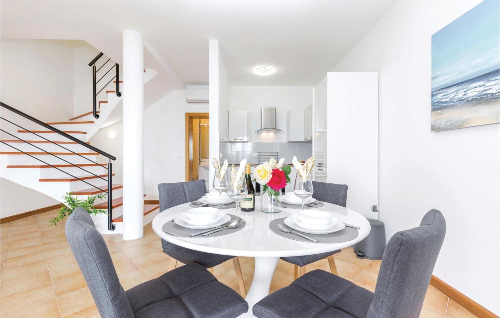 Cozy Apartment In Crikvenica With House Sea View Exteriör bild