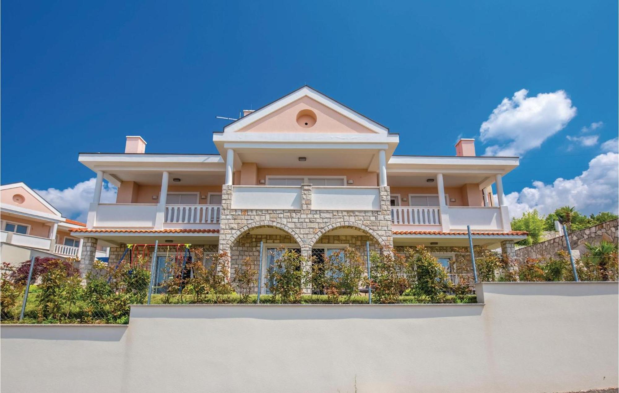 Cozy Apartment In Crikvenica With House Sea View Exteriör bild