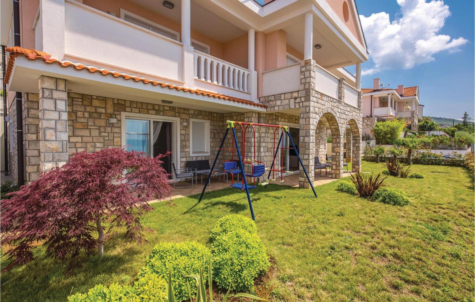 Cozy Apartment In Crikvenica With House Sea View Exteriör bild