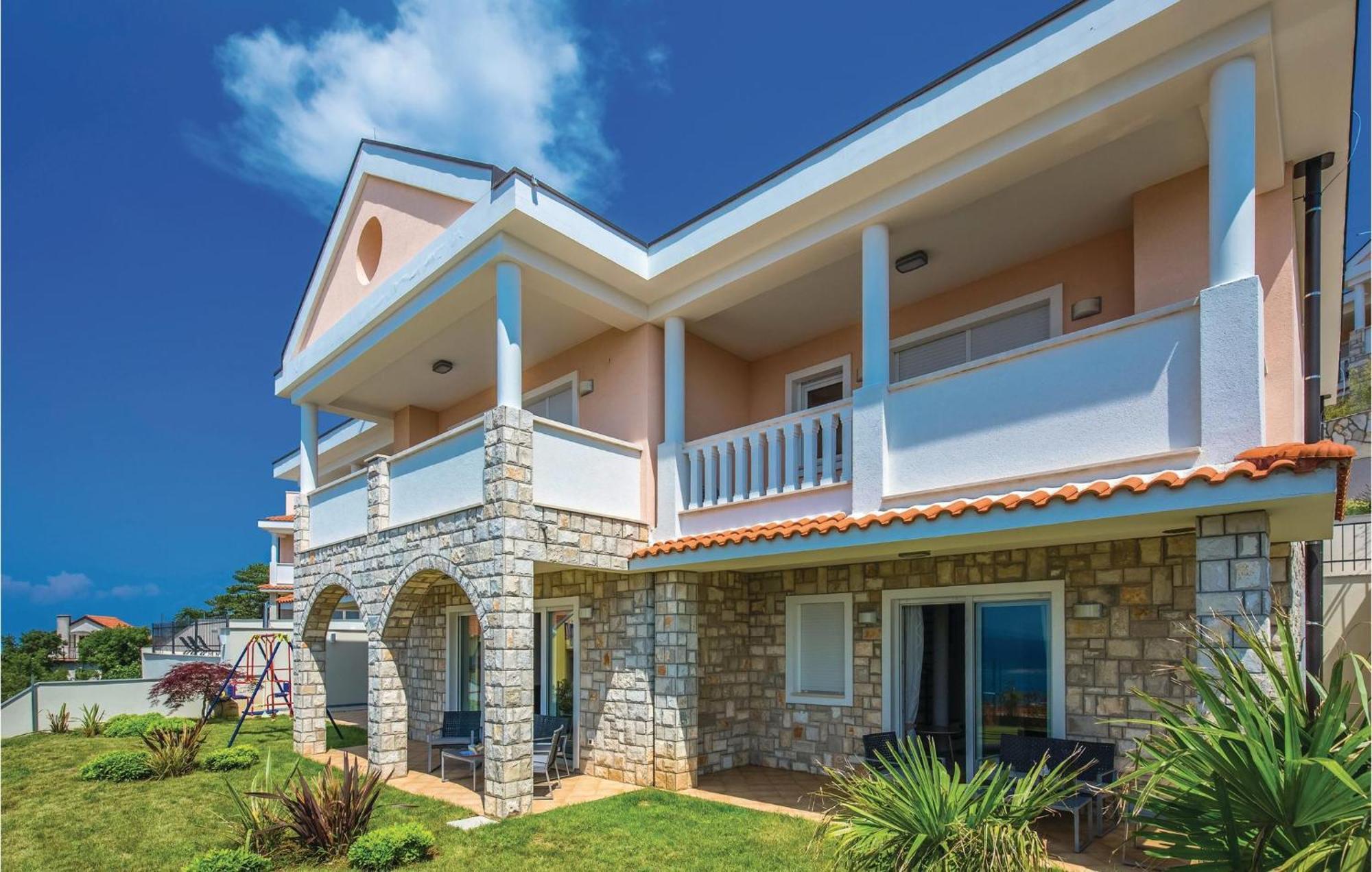 Cozy Apartment In Crikvenica With House Sea View Exteriör bild
